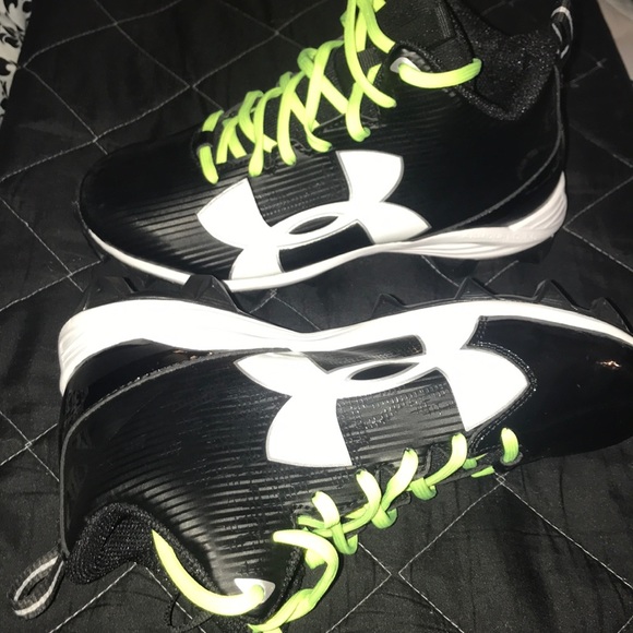🏈Under Armour Sports Cleats⭐️NEON Yellow strings! - Picture 5 of 5